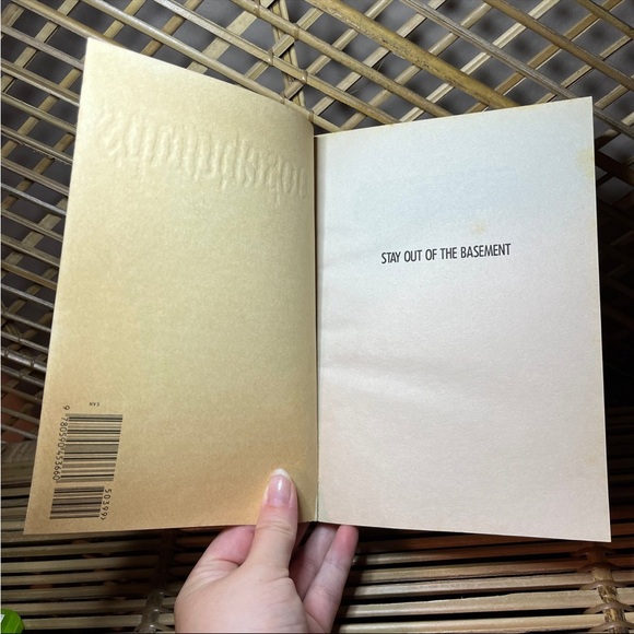 Vintage Goosebumps book lot First Scholastic Printing with holder 5 - Picture 11 of 12